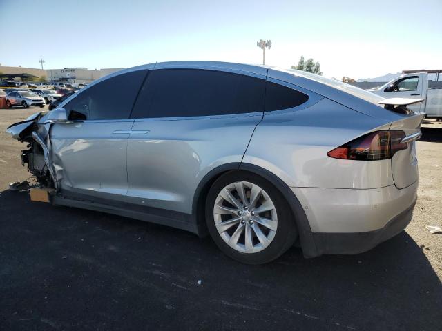 5YJXCBE2XHF040451 - 2017 TESLA MODEL X 银色 照片 2