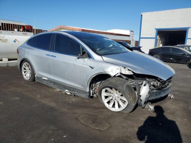 5YJXCBE2XHF040451 - 2017 TESLA MODEL X 银色 照片 4