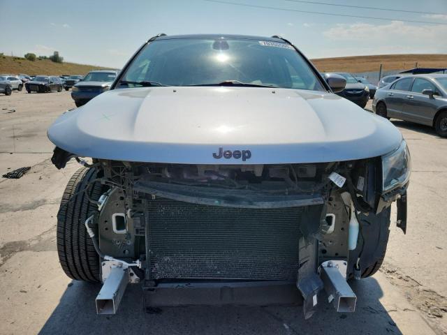 3C4NJCBBXKT692812 - 2019 JEEP COMPASS LATITUDE Сріблястий фото 5