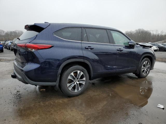 5TDGZRBH9MS553082 - 2021 TOYOTA HIGHLANDER XLE BLUE photo 3