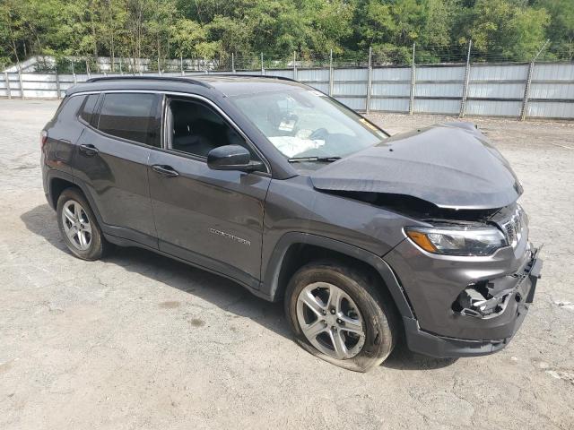 3C4NJDBN9RT606903 - 2024 JEEP COMPASS LATITUDE Grau Foto 4