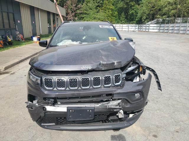 3C4NJDBN9RT606903 - 2024 JEEP COMPASS LATITUDE Grau Foto 5
