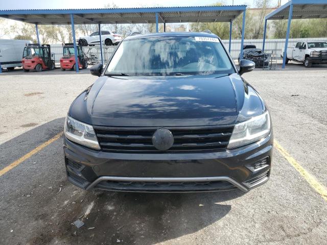 3VV3B7AX1JM101916 - 2018 VOLKSWAGEN TIGUAN SE Qara foto 5