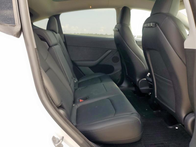 7SAYGDED8RA307898 - 2024 TESLA MODEL Y WHITE photo 10