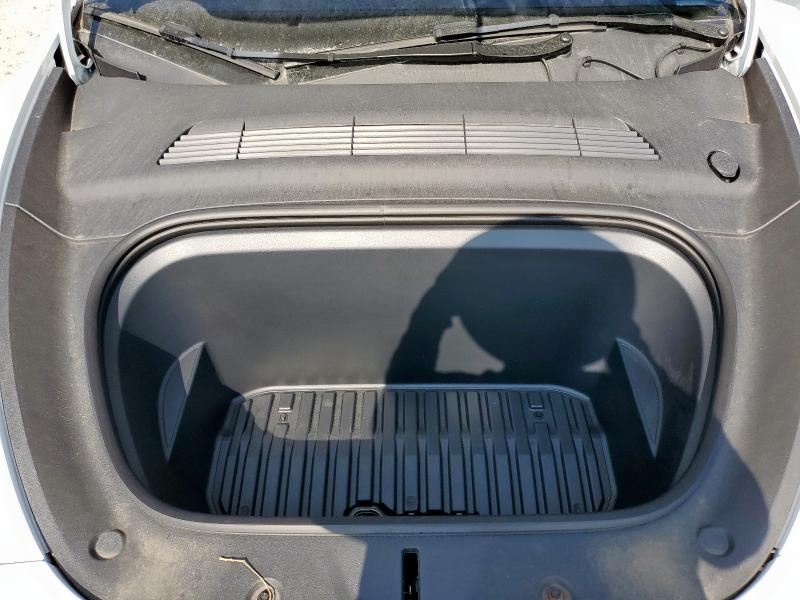 7SAYGDED8RA307898 - 2024 TESLA MODEL Y WHITE photo 11