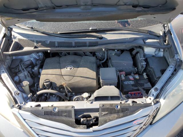 5TDKZ3DC3HS782341 - 2017 TOYOTA SIENNA LE 银色 照片 12