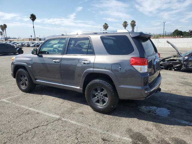 JTEBU5JR8D5145797 - 2013 TOYT 4RUNNER SR5 GRAY photo 2
