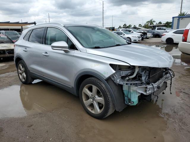 5LMCJ1C91HUL57212 - 2017 LINCOLN MKC PREMIERE SILVER photo 4