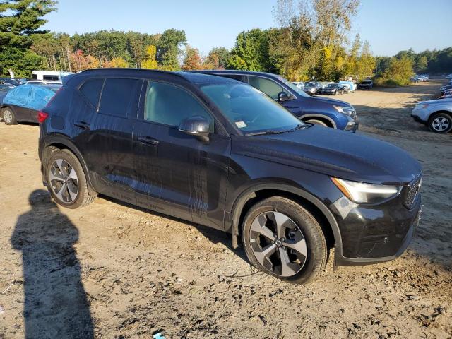 YV4L12UK7R2224575 - 2024 VOLVO XC40 CORE BLACK photo 4