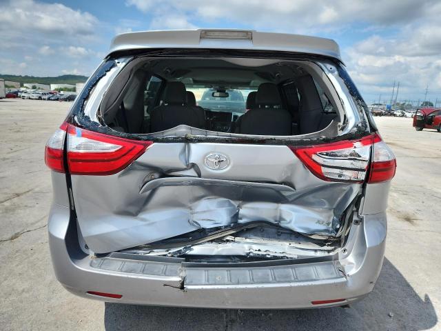 5TDYZ3DC1JS917624 - 2018 TOYOTA SIENNA XLE Сріблястий фото 6