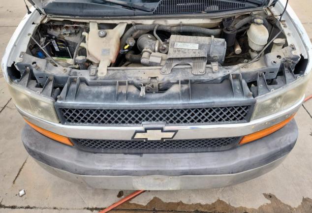 1GCFG154X81188880 - 2008 CHEVROLET EXPRESS G1 白色 照片 12