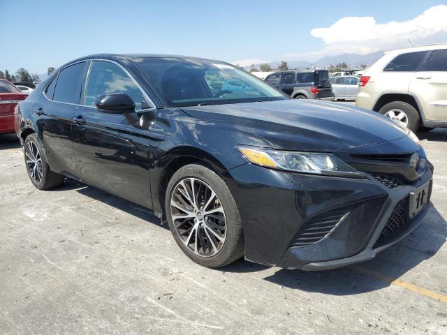 4T1B11HK9JU140121 - 2018 TOYOTA CAMRY L BLACK photo 4