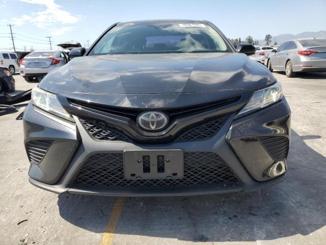 4T1B11HK9JU140121 - 2018 TOYOTA CAMRY L BLACK photo 5
