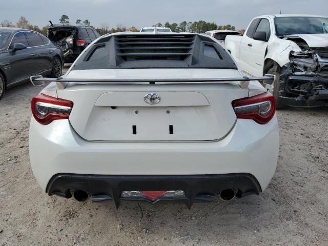 JF1ZNAE17L8752113 - 2020 TOYOTA 86 GT WHITE photo 6