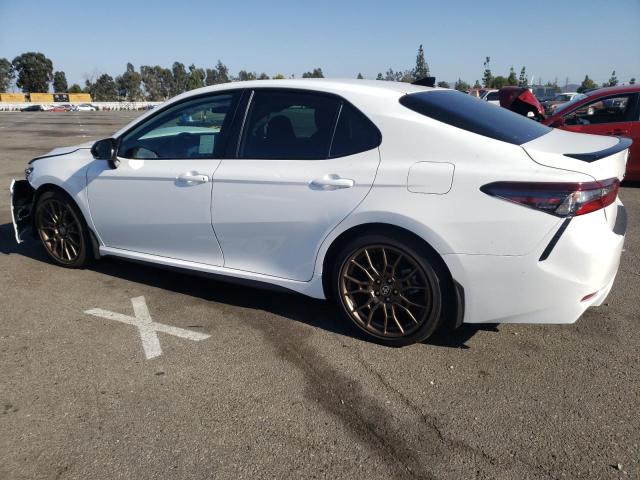 4T1G11AK7PU136397 - 2023 TOYOTA CAMRY SE NIGHT SHADE WHITE photo 2