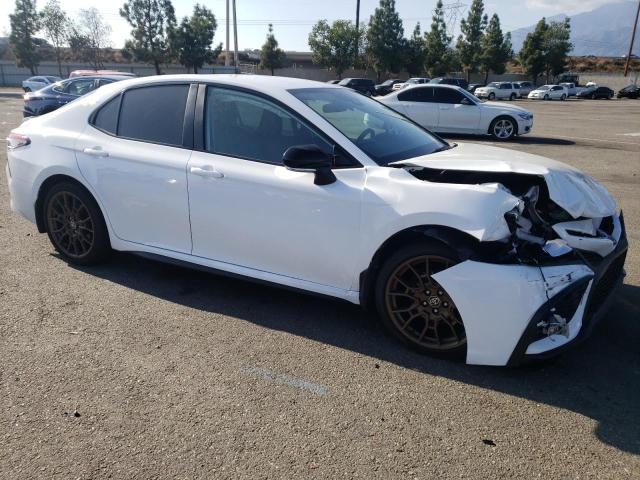 4T1G11AK7PU136397 - 2023 TOYOTA CAMRY SE NIGHT SHADE WHITE photo 4