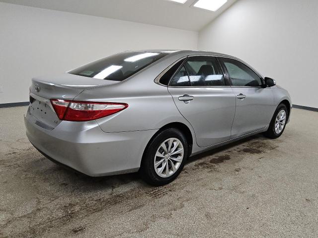 4T1BF1FK0HU677393 - 2017 TOYOTA CAMRY LE SILVER photo 3