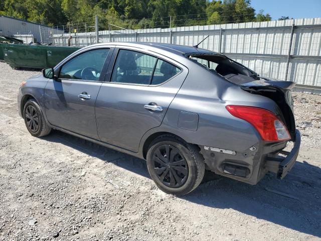 3N1CN7AP4JL878928 - 2018 NISSAN VERSA S GRAY photo 2