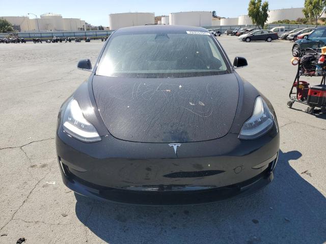 5YJ3E1EA0JF060868 - 2018 TESLA MODEL 3 Schwarz Foto 5