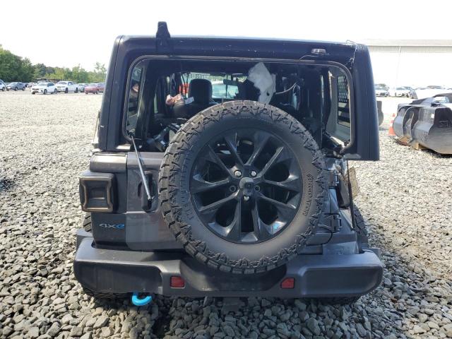 1C4JJXP68NW280761 - 2022 JEEP WRANGLER U SAHARA 4XE CHARCOAL photo 6