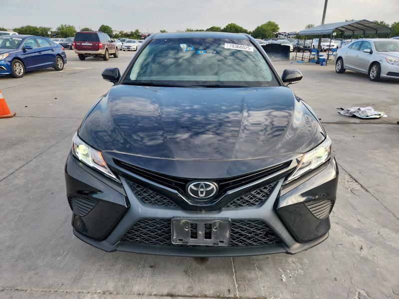 4T1B11HK7JU672936 - 2018 TOYOTA CAMRY L BLACK photo 5