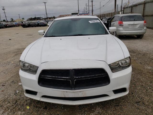 2C3CDXBGXEH325718 - 2014 DODGE CHARGER SE WHITE photo 5