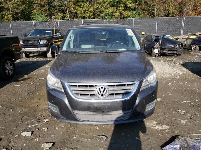 2V4RW3DG3BR670106 - 2011 VOLKSWAGEN ROUTAN SE CHARCOAL photo 5