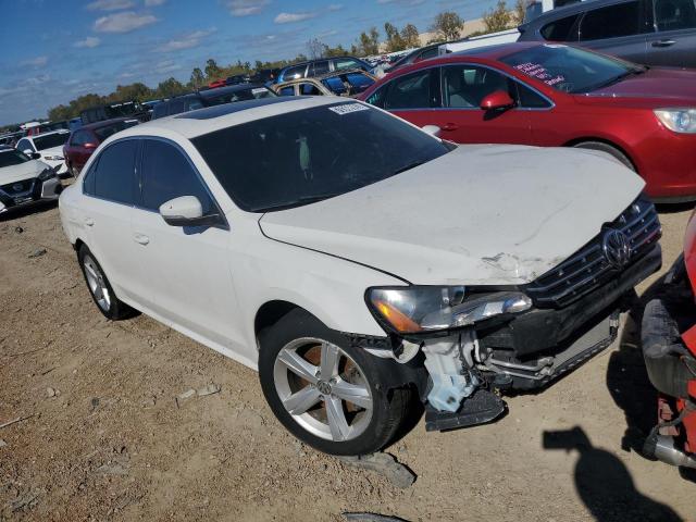 1VWBN7A37DC117698 - 2013 VOLKSWAGEN PASSAT SE WHITE photo 4