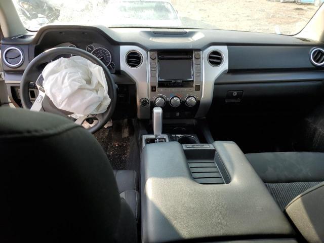 5TFUW5F11GX576050 - 2016 TOYOTA TUNDRA DOUBLE CAB SR/SR5 WHITE photo 8