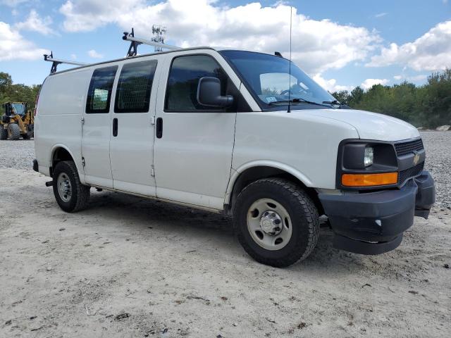 1GCWGAFF7H1342588 - 2017 CHEVROLET EXPRESS G2 WHITE photo 4