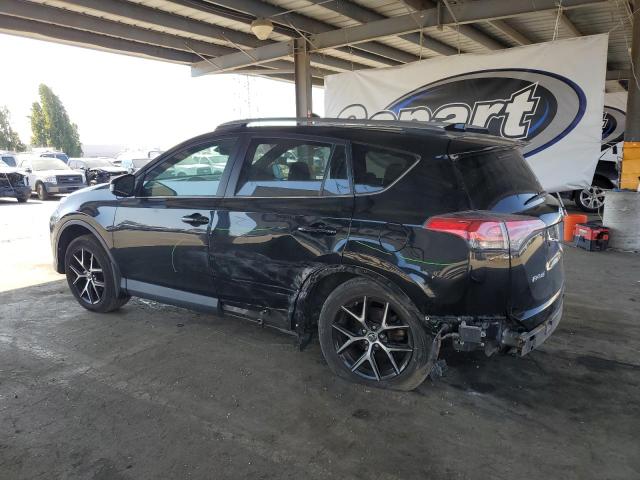2T3JFREV9JW715190 - 2018 TOYOTA RAV4 SE შავი ფოტო 2