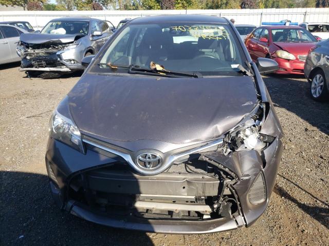 VNKKTUD35HA083644 - 2017 TOYOTA YARIS L GRAY photo 5