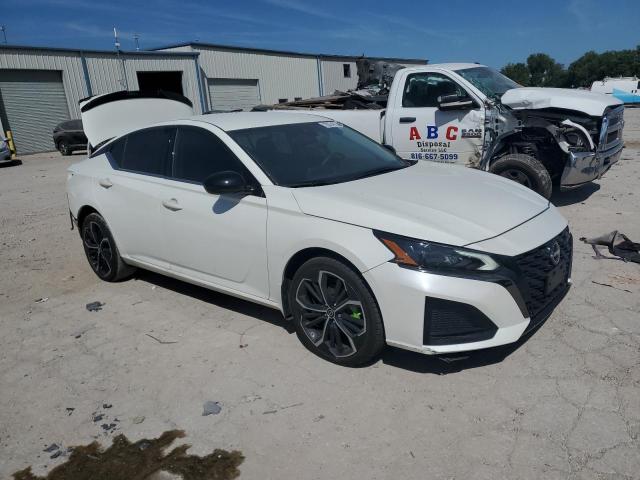 1N4BL4CW0PN388549 - 2023 NISSAN ALTIMA SR 白色 照片 4