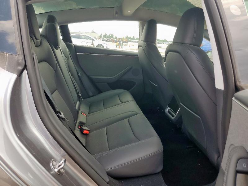 5YJ3E1EA9SF935222 - 2025 TESLA MODEL 3 银色 照片 10