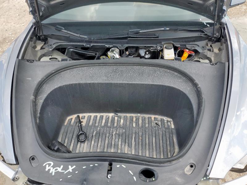 5YJ3E1EA9SF935222 - 2025 TESLA MODEL 3 银色 照片 11