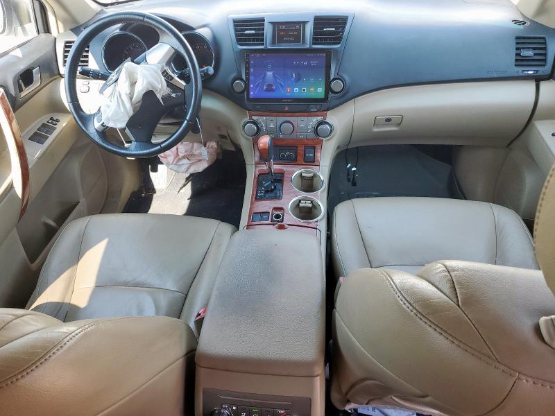 5TDZK3EHXCS084637 - 2012 TOYOTA HIGHLANDER BASE Белый фото 8