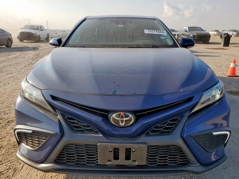 4T1T11AK0RU240988 - 2024 TOYOTA CAMRY SE NIGHT SHADE BLUE photo 5