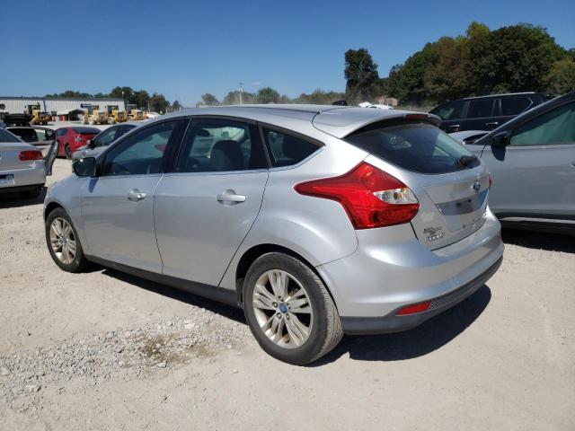 1FAHP3M23CL453596 - 2012 FORD FOCUS SEL SILVER photo 2