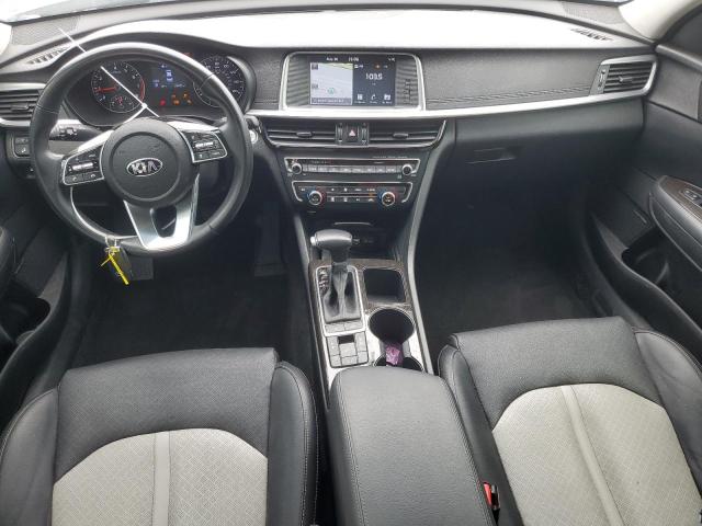 5XXGU4L19KG339419 - 2019 KIA OPTIMA EX WHITE photo 8