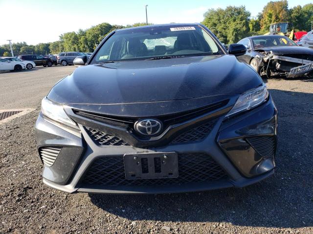 4T1B11HK5JU094660 - 2018 TOYOTA CAMRY L BLACK photo 5