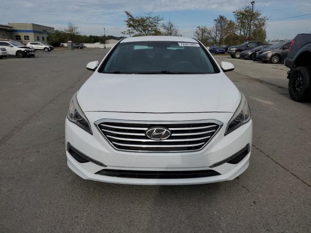 5NPE24AF4FH031385 - 2015 HYUNDAI SONATA SE WHITE photo 5