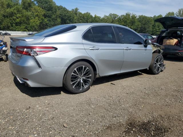 4T1B11HK0JU004735 - 2018 TOYOTA CAMRY L SILVER photo 3