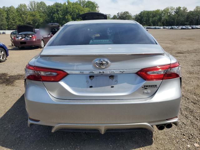 4T1B11HK0JU004735 - 2018 TOYOTA CAMRY L SILVER photo 6