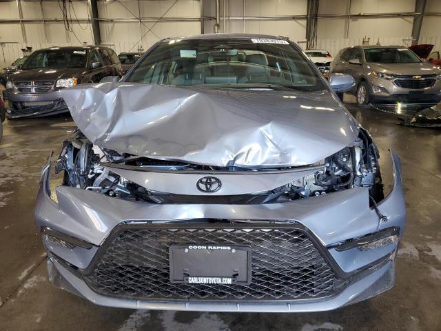 5YFS4MCE8SP224606 - 2025 TOYOTA COROLLA SE 灰色 照片 5