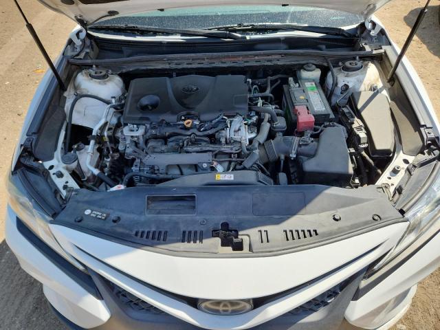 4T1B11HK6JU575596 - 2018 TOYOTA CAMRY L WHITE photo 11
