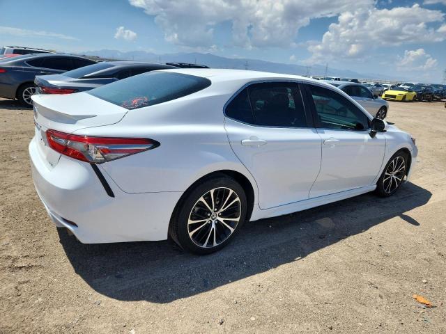 4T1B11HK6JU575596 - 2018 TOYOTA CAMRY L WHITE photo 3