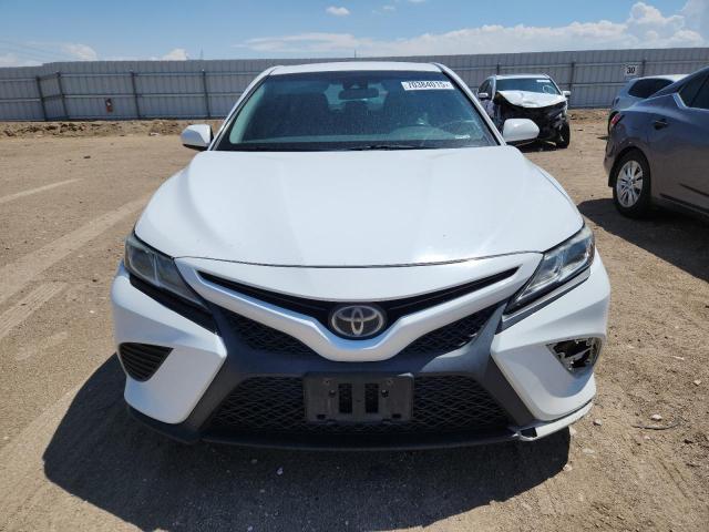 4T1B11HK6JU575596 - 2018 TOYOTA CAMRY L WHITE photo 5