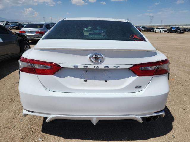 4T1B11HK6JU575596 - 2018 TOYOTA CAMRY L WHITE photo 6