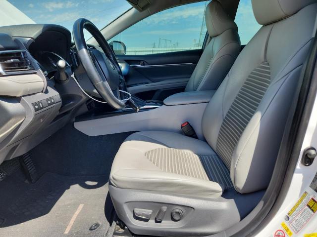 4T1B11HK6JU575596 - 2018 TOYOTA CAMRY L WHITE photo 7