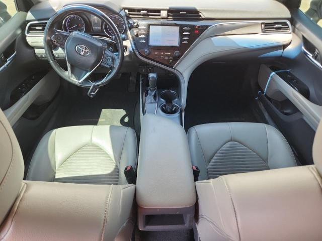 4T1B11HK6JU575596 - 2018 TOYOTA CAMRY L WHITE photo 8